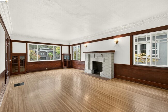 Building Photo - 846 Mandana Blvd