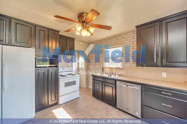 Building Photo - SUGAR HOUSE - 3 BD 1 BA Pet Friendly