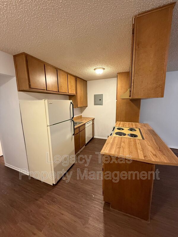 Building Photo - 1708 Short St