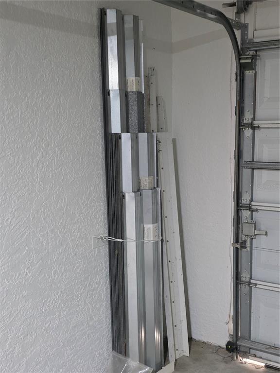 Building Photo - 1644 Dawnview St