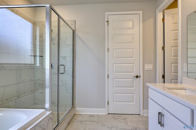 Building Photo - 188 Clift Crk Dr