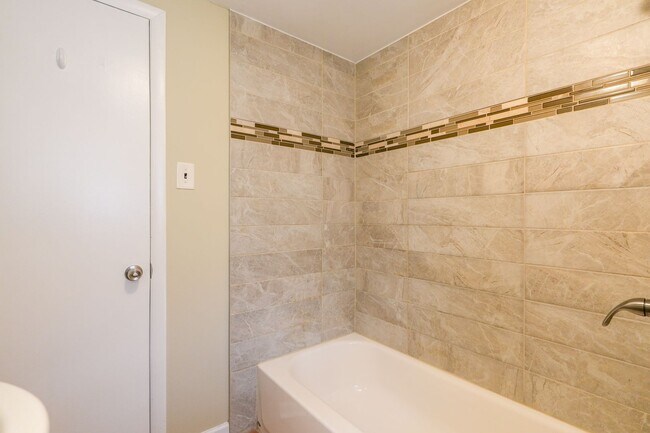 Building Photo - Passyunk Area great one bed with patio