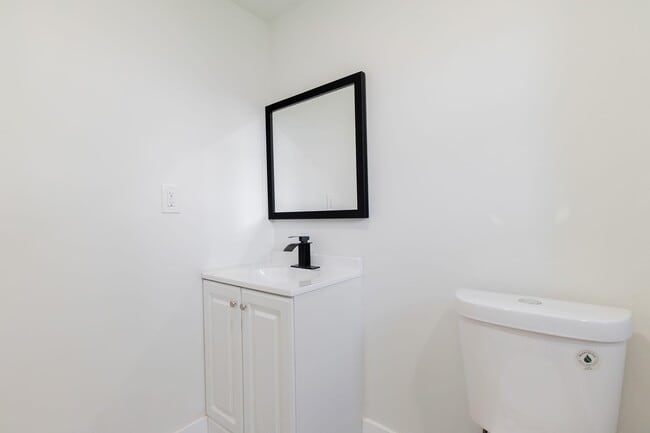 Building Photo - 1108 W 33rd St