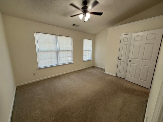 Building Photo - 2729 Heathrow Dr