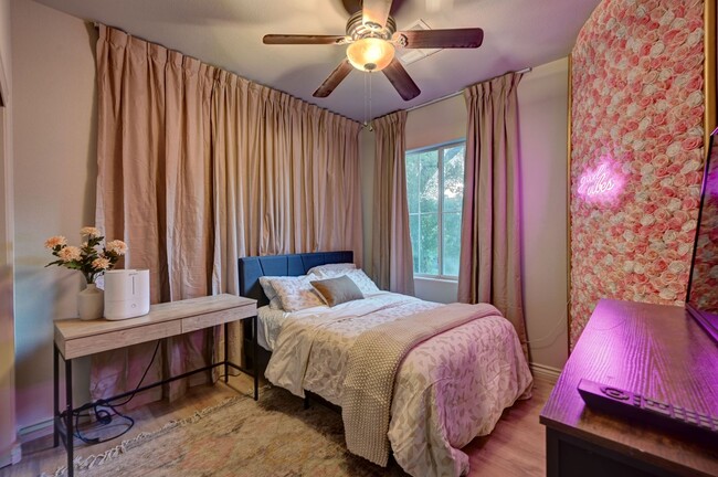 Building Photo - Spacious Summerlin Home Featuring Casita a...