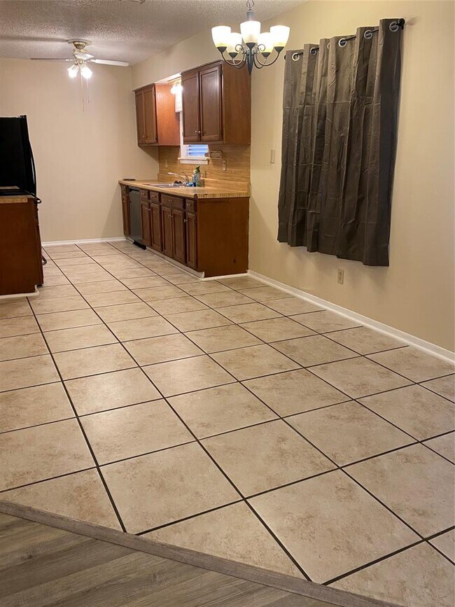 Building Photo - 1806 Sierra Dr