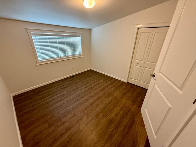 Building Photo - 1329 Elm St