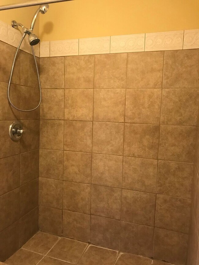 Building Photo - 3 Bedroom Home with Bonus Room For Rent!