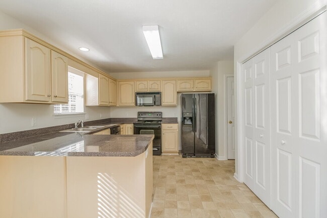 Building Photo - 5525 Craftwood Dr