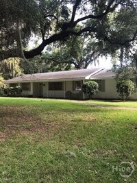 Building Photo - 17 Piney Point Rd