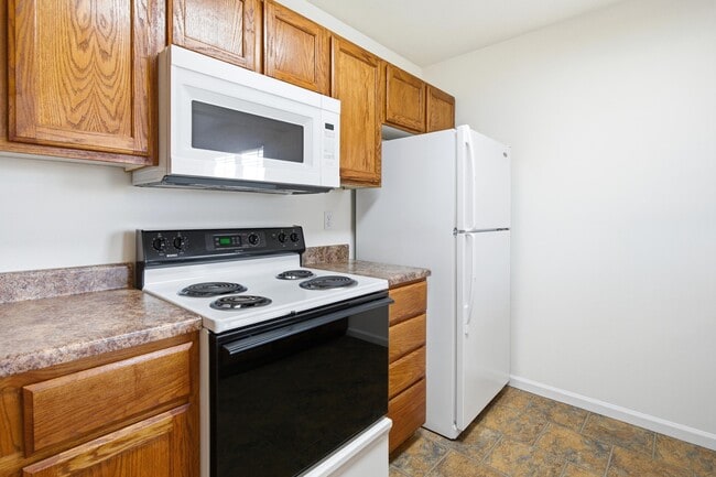 Building Photo - 2413 Northampton Dr