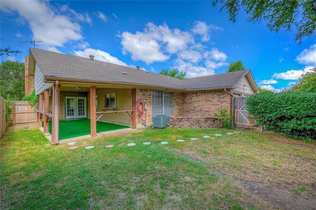 Building Photo - 2106 Briarmeadow Dr