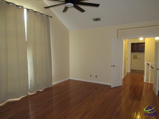 Building Photo - 100 Sunchase Ct