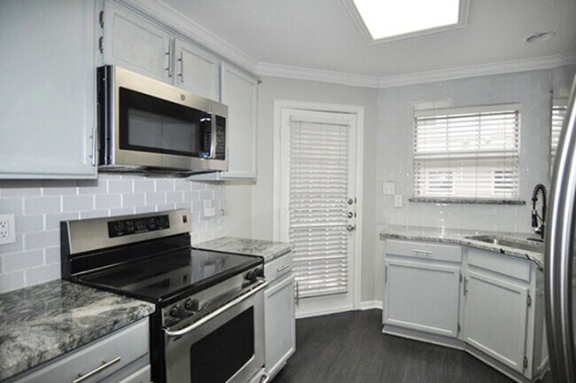 Building Photo - 2902 State St