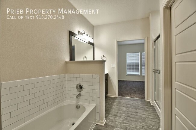 Building Photo - 443 W Apache St