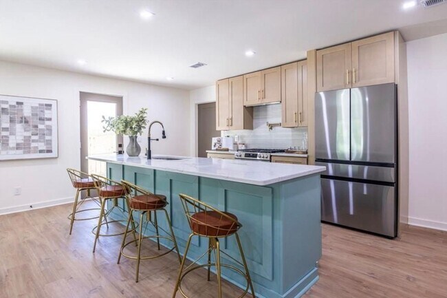 Building Photo - STUNNING RENOVATION! Modern 3BR/2BA Ranch in Sought-After Location!