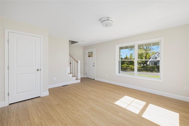 Building Photo - 237-237 Pequot Ave