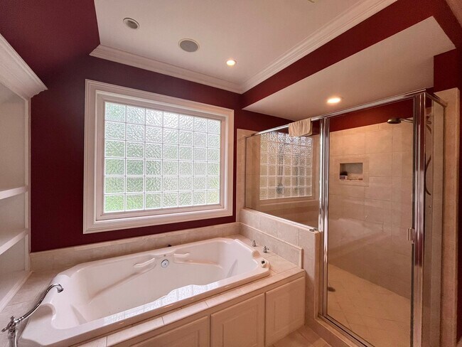Building Photo - Incredible 4BD, 6.5BA Raleigh Home Near Fa...