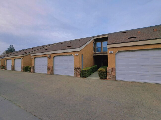 Building Photo - Charming 2-Bedroom Townhome in Fresno – Spacious Layout, Modern Kitchen & Community Amenities!
