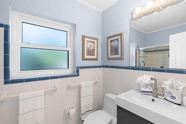 Building Photo - 2317 NE 12th St