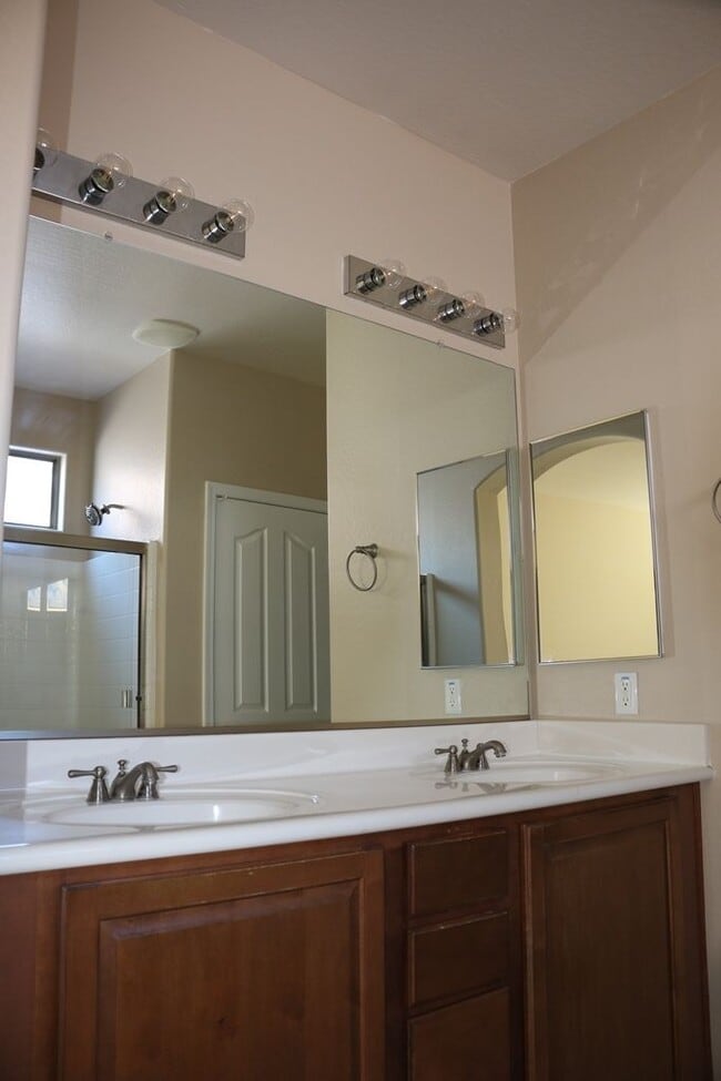 Building Photo - 14551 W Laurel Ln