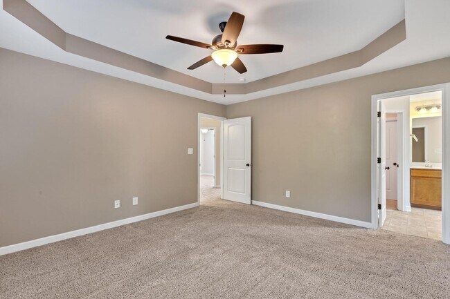 Building Photo - Bridgeport Home with Community Pool!