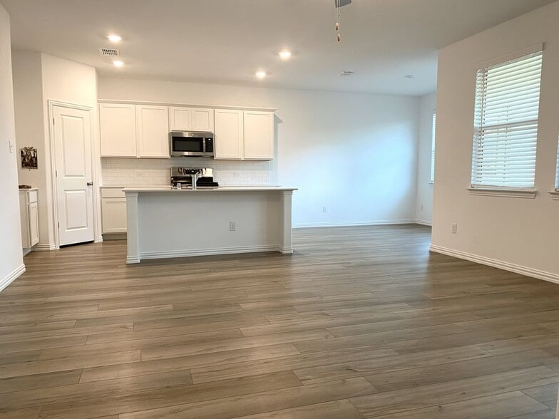 Building Photo - 1201 Sassafras Dr