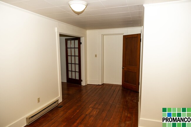 Building Photo - Putnam Realty - 114 1/2 Putnam Street