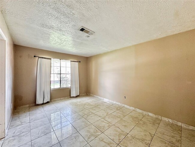 Building Photo - 4303 Balcones Dr