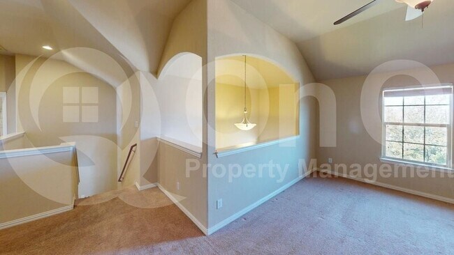 Building Photo - 5804 Valley Haven Way