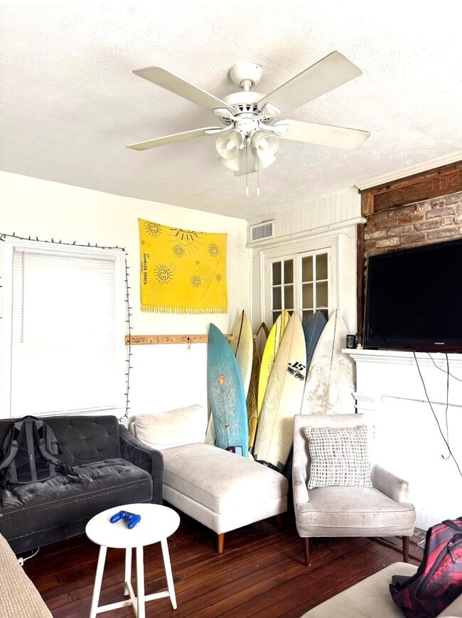 Building Photo - 38 Bull St