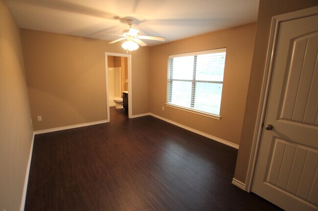 Building Photo - 19401 King Ranch Dr