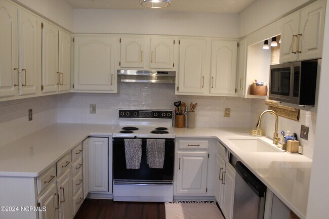 Building Photo - 1534 Deer Pointe Ct SW