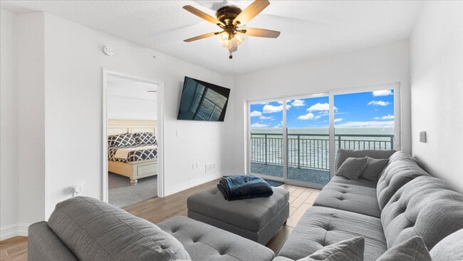 Building Photo - 1825 Riverside Dr