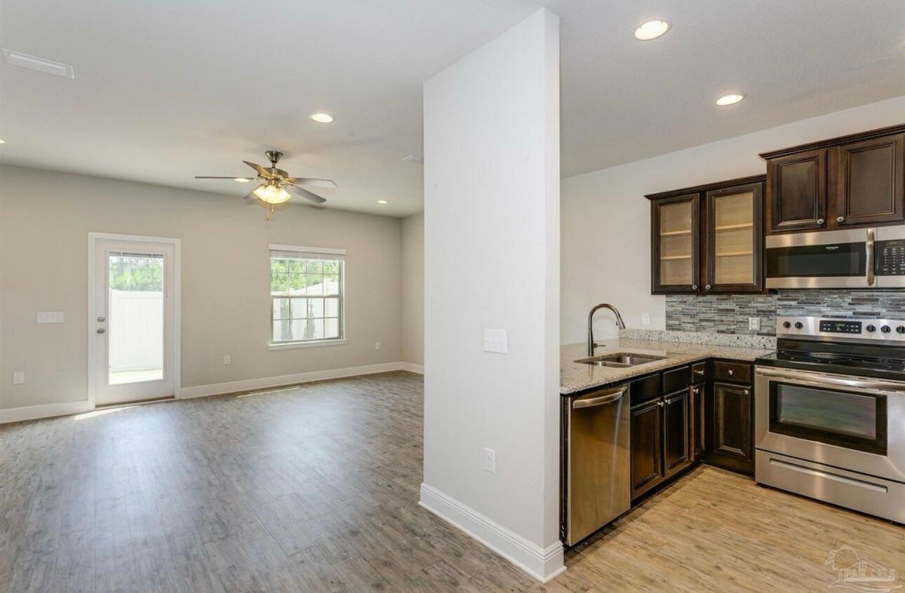 Building Photo - 8825 Brown Pelican Cir