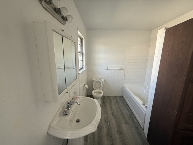 Building Photo - 734 E 30th St