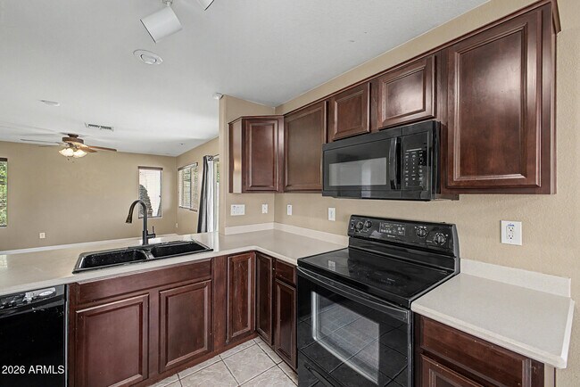 Building Photo - 4809 W Valencia Dr