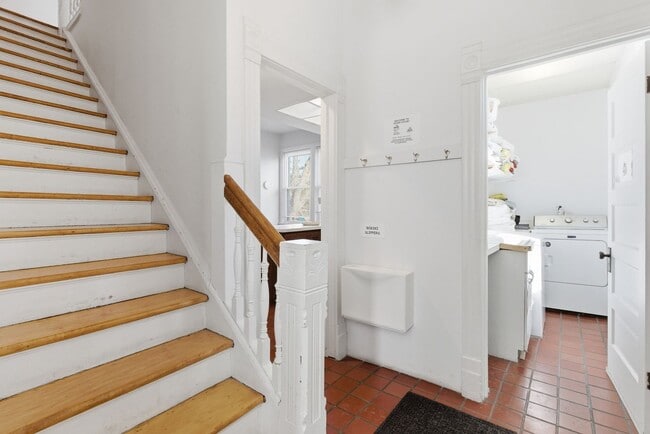 Building Photo - 2001 Orrington Ave