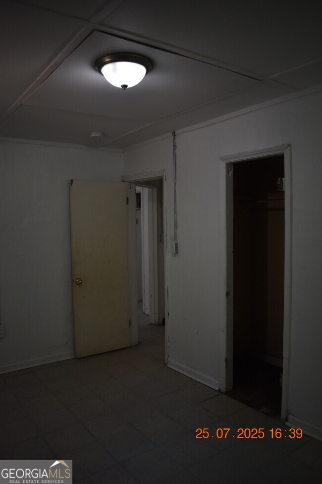 Building Photo - 1083 Nassau Pl