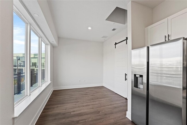 Building Photo - 850 TETBURY Lp