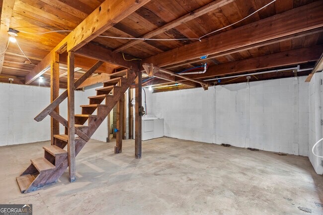 Building Photo - 290 Beaver Lodge Rd