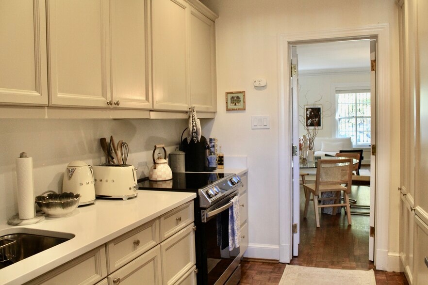 Building Photo - 1728 New Hampshire Ave NW