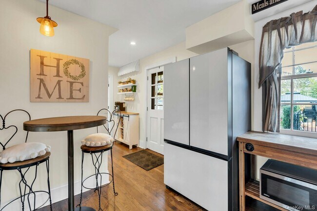 Building Photo - 105 Academy St