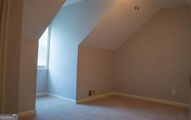 Building Photo - 1080 Maple Cir