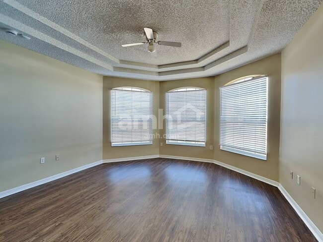 Building Photo - 558 Hatcher St SE