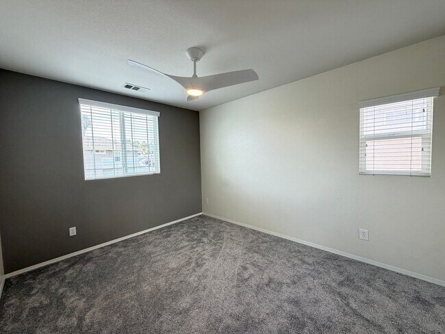 Building Photo - Beautiful Updated 3 bedroom home