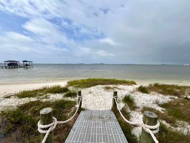 Building Photo - 220 Wynnehaven Beach Rd