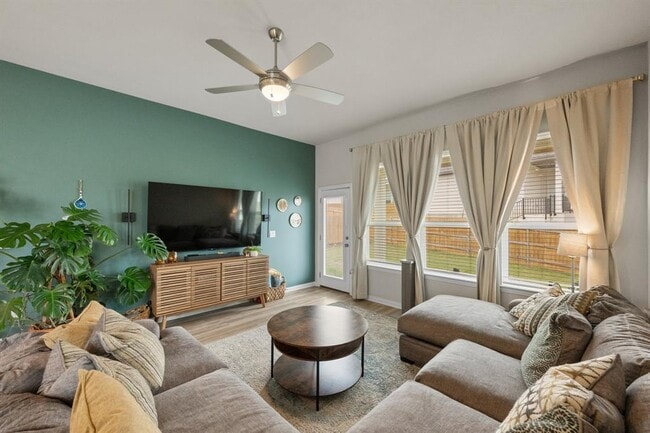 Building Photo - 11800 Seaside Wds Dr