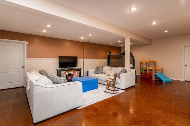 Building Photo - 613 Adens Woods Ct