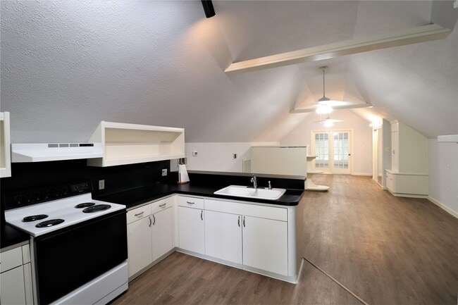 Building Photo - 1702 Cougar Creek St